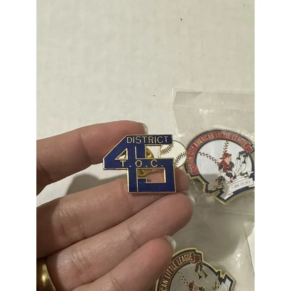 Lot Of 5 Vintage little‎ league Baseball Pins Pin 45 Dist T.O.C See Photos